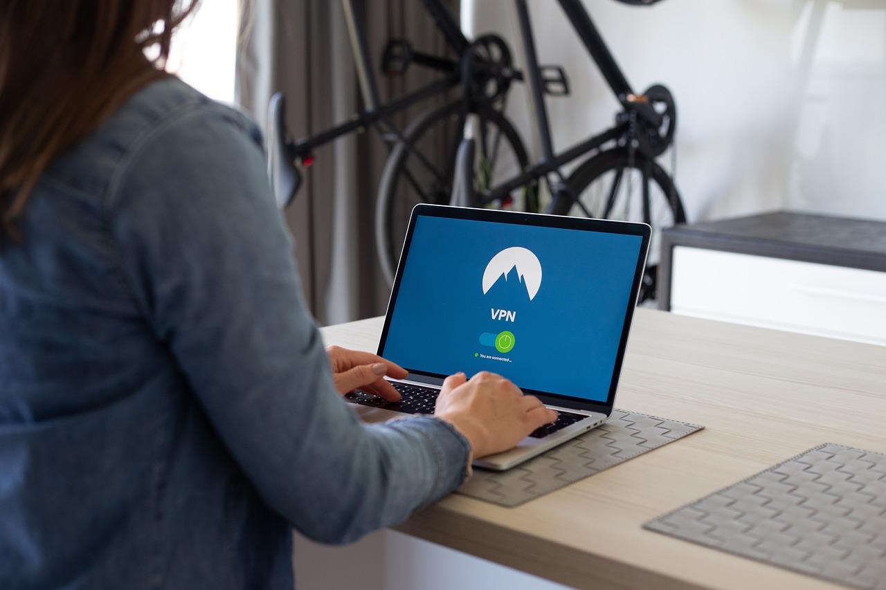 铁盒欧盟万宝路黑冰爆珠：酷奇单车APP详情下载教程